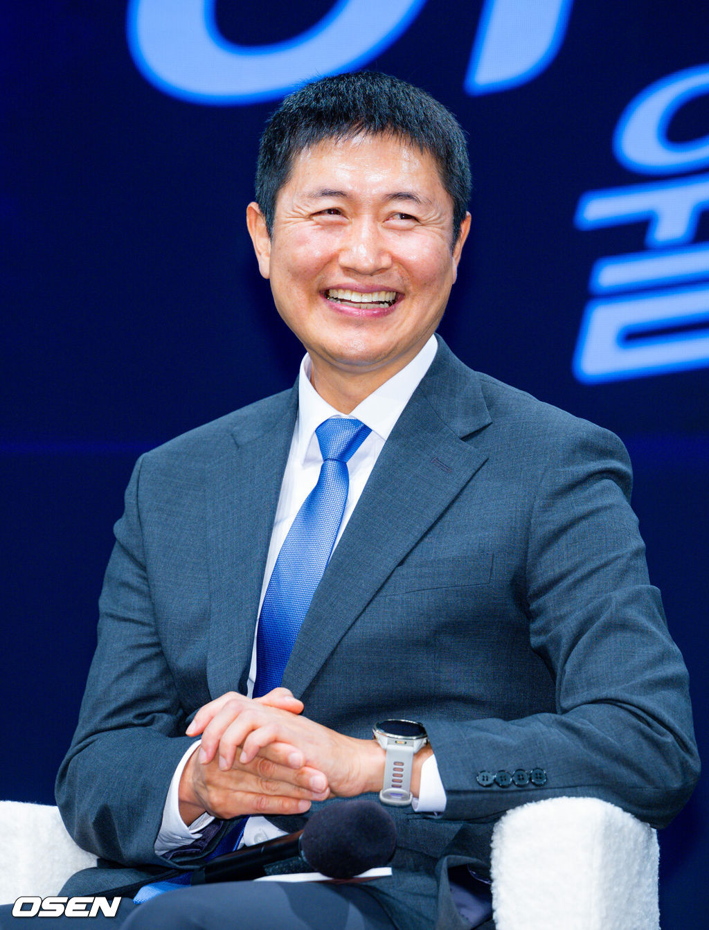 2일 오후 서울 여의도 KBS 아트홀에서 KBS 2026 FIFA 북중미 월드컵 제작발표회가 진행됐다. 한국은 이번 대회 조별리그 A조에서 체코, 멕시코, 남아프리카공화국과 경쟁한다. 6월12일 체코전을 시작으로 19일 멕시코전, 25일 남아프리카공화국전을 차례로 치르며 32강 진출을 노린다.이영표 해설위원이 기자간담회를 하고 있다. 2026.06.02 /rumi@osen.co.kr