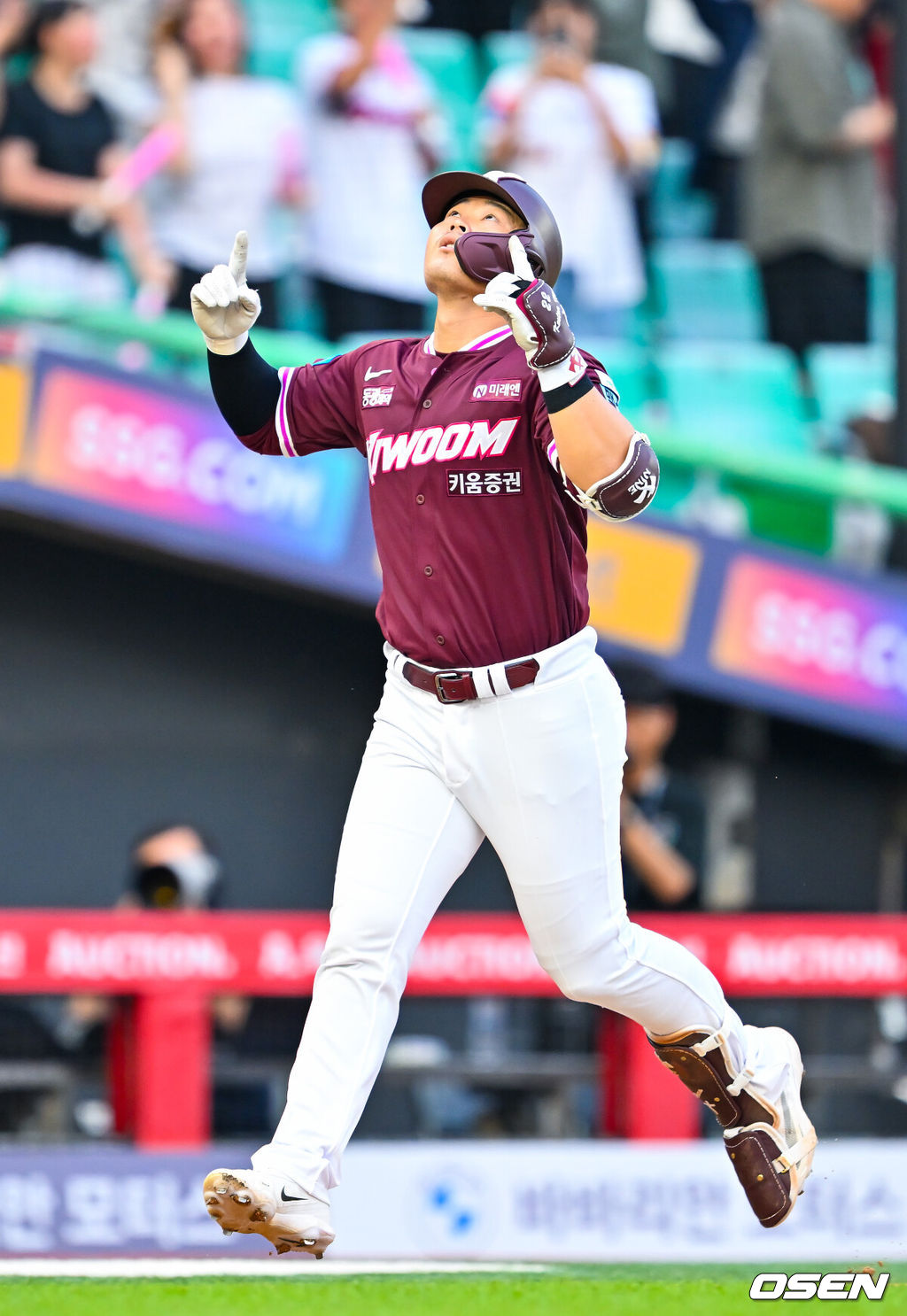 2일 인천 SSG랜더스필드에서 ‘2026 신한 SOL Bank KBO리그’ SSG 랜더스와 키움 히어로즈의 경기가 열렸다.이날 SSG는 베니지아노, 키움은 알칸타라를 선발로 내세웠다.3회초 2사 주자 2루 키움 히우라가 우월 역전 투런 홈런을 때린 후 그라운드를 돌고 있다. 2026.06.02 / rumi@osen.co.kr