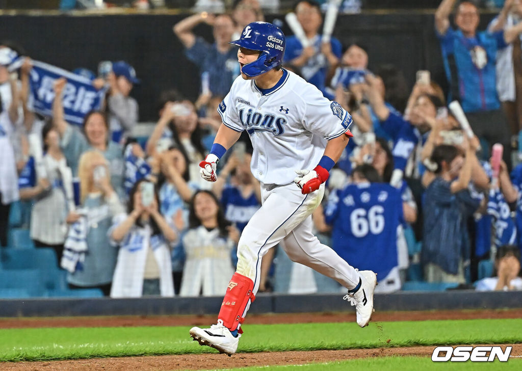 2일 대구삼성라이온즈파크에서 2026 신한 SOL KBO 리그 삼성 라이온즈와 NC 다이노스의 경기가 열렸다. 홈팀 삼성은 후라도가, 방문팀 NC는 토다가 선발 출전했다. 삼성 라이온즈 박승규가 8회말 1사 1,3루 좌월 동점 3점 홈런을 치고 기뻐하고 있다. 2026.06.02 / foto0307@osen.co.kr