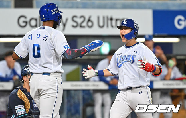[OSEN=대구, 이석우 기자] 2일 대구삼성라이온즈파크에서 2026 신한 SOL KBO 리그 삼성 라이온즈와 NC 다이노스의 경기가 열렸다. 홈팀 삼성은 후라도가, 방문팀 NC는 토다가 선발 출전했다. 삼성 라이온즈 박승규가 8회말 1사 1,3루 좌월 동점 3점 홈런을 치고 기뻐하고 있다. 2026.06.02 / foto0307@osen.co.kr