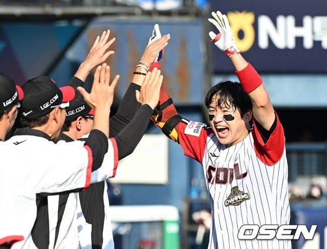[OSEN=잠실, 이대선 기자]9회말 2사 1,2루에서 LG 박해민이 끝내기 홈런을 치고 환호하고 있다. 2026.05.24 /sunday@osen.co.kr