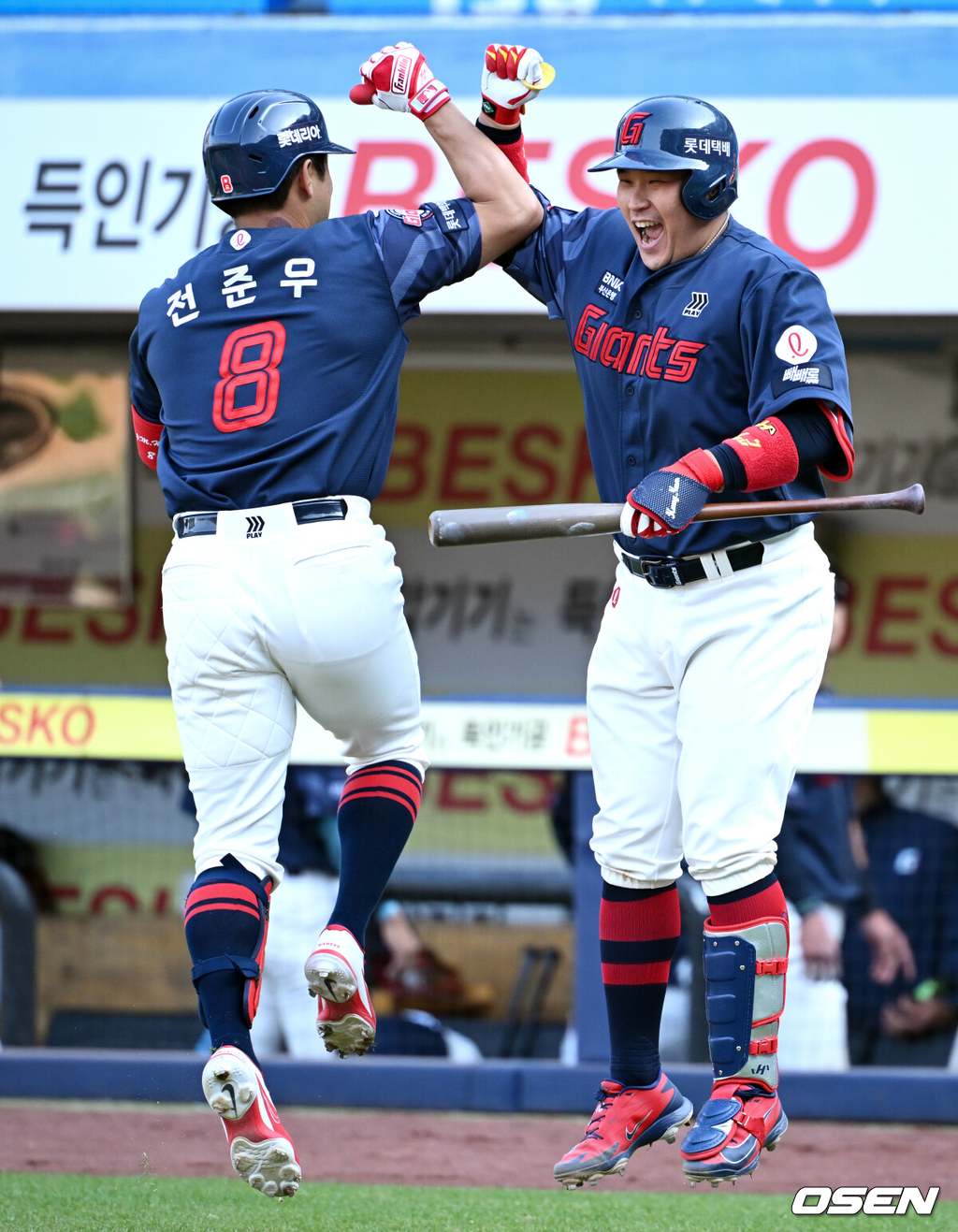 롯데 전준우와 유강남./OSEN DB