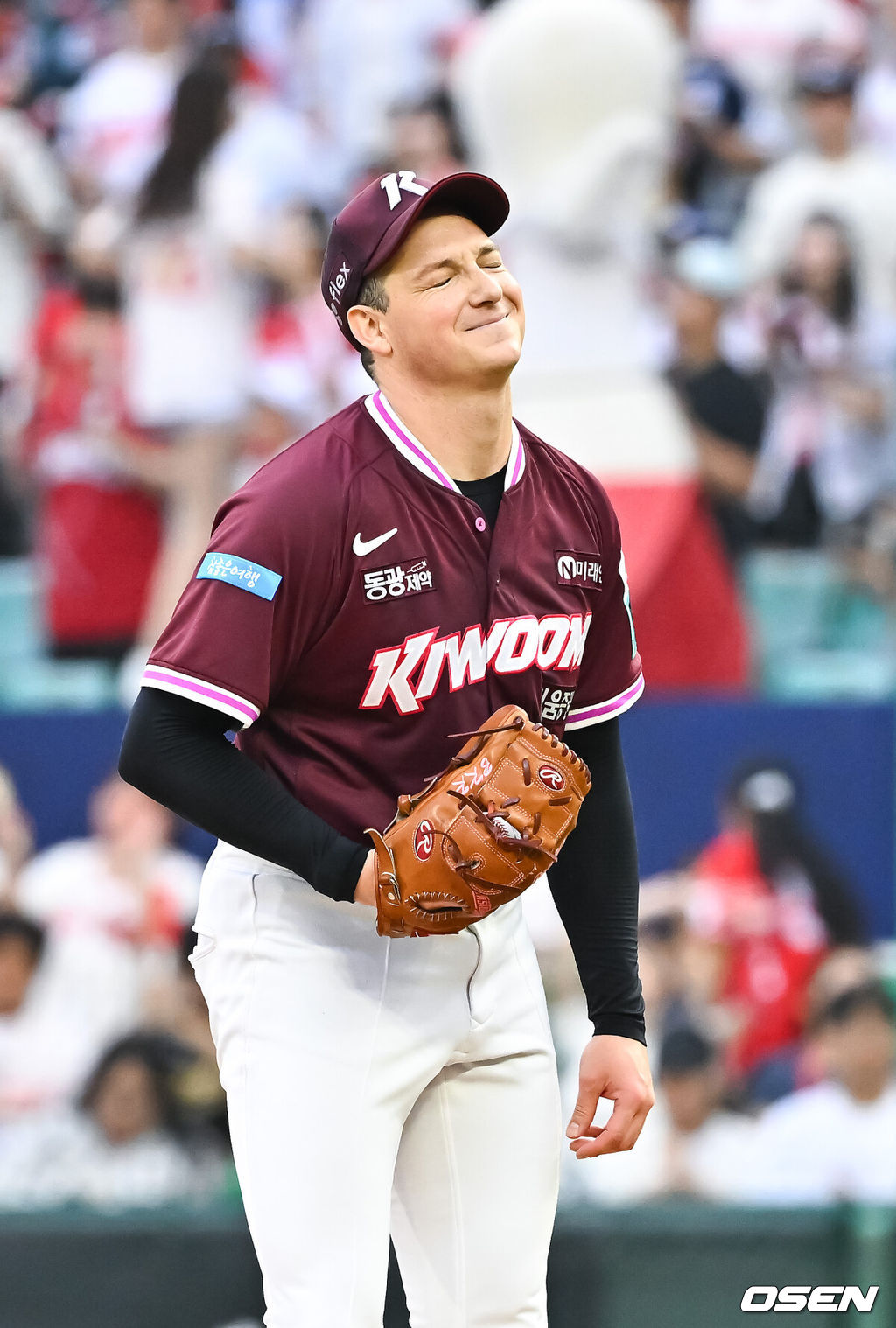3일 인천 SSG랜더스필드에서 ‘2026 신한 SOL Bank KBO리그’ SSG 랜더스와 키움 히어로즈의 경기가 열렸다.이날 경기에서 SSG는 백승건을, 키움은 로젠버그를 선발투수로 내세웠다.6회말 2사 2루 키움 선발투수 로젠버그가 SSG 김재환에게 볼넷 허용한뒤 아쉬워하고 있다.         2026.06.03 / soul1014@osen.co.kr