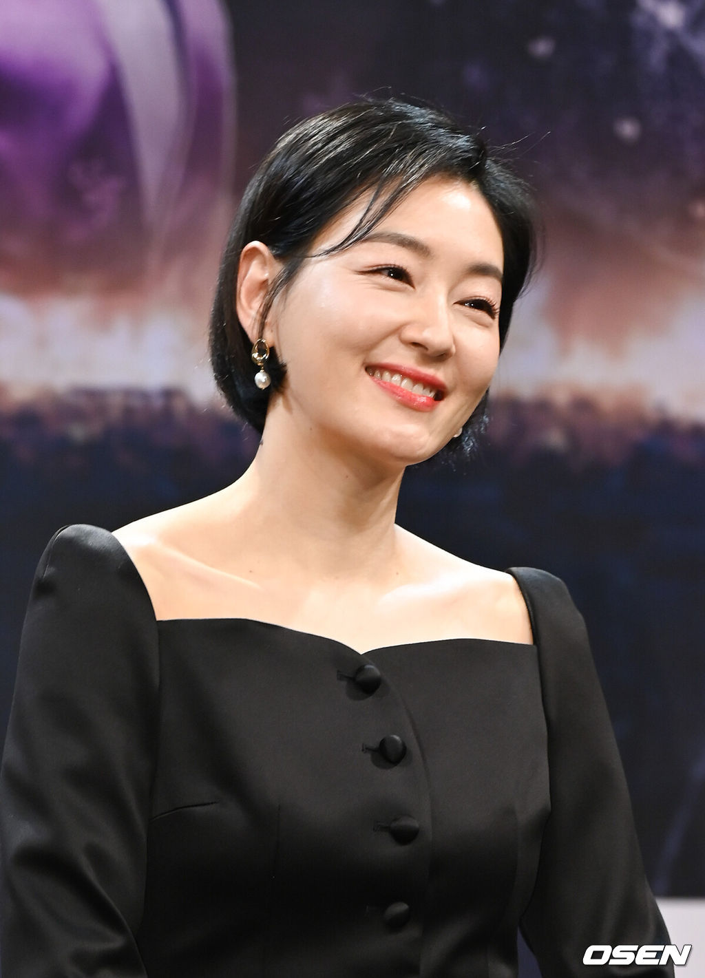 10일 오후 서울 여의도 KBS 본관 아트홀에서 KBS 1TV 새 대하사극 ‘태종 이방원’(연출 김형일 심재현, 극본 이정우, 제작 몬스터유니온) 제작발표회가 진행됐다.오는 11일 첫 방송되는 KBS 1TV 새 대하사극 ‘태종 이방원’은 고려라는 구질서를 무너뜨리고 조선이라는 새로운 질서를 만들어가던 ‘여말선초(麗末鮮初)’ 시기, 누구보다 조선의 건국에 앞장섰던 리더 이방원의 모습을 새롭게 조명하며 안방극장에 신선함을 전달할 예정이다.배우 박진희가 포즈를 취하고 있다. 2021.12.10 / soul1014@osen.co.kr
