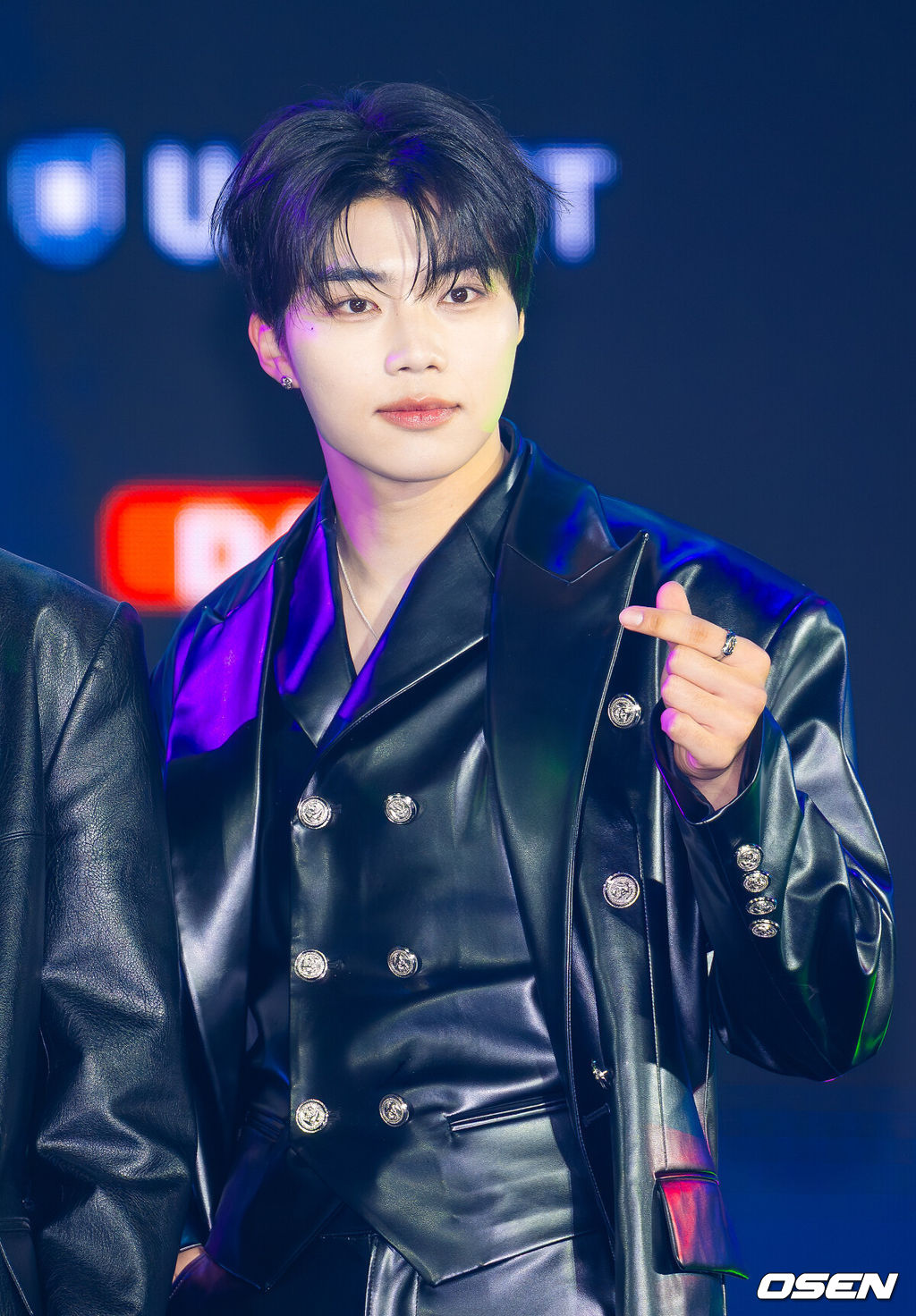 11일 오후 서울 성북구 고려대학교 화정체육관에서 '제2회 디 어워즈(D AWARDS with upick)' 레드카펫 행사가 열렸다. 이 행사에는 3MC인 이종원, 신예은, 명재현과 함께 가수 최립우, 에이엠피(AxMxP), 아홉(AHOF), 킥플립(KickFlip), 이즈나(izna), 넥스지(NEXZ), 하이파이유니콘(Hi-Fi Un!corn), 큐더블유이알(QWER), 피프티피프티(FIFTY FIFTY), 82메이저(82MAJOR), 싸이커스(xikers), 피원하모니(P1Harmony), 엔시티 위시(NCT WISH), 제로베이스원(ZEROBASEONE), 보이넥스트도어(BOYNEXTDOOR), 엔하이픈(ENHYPEN) 등 이 참석했다.제로베이스원 박건욱이 입장하며 포즈를 취하고 있다. 2026.02.11 / rumi@osen.co.kr