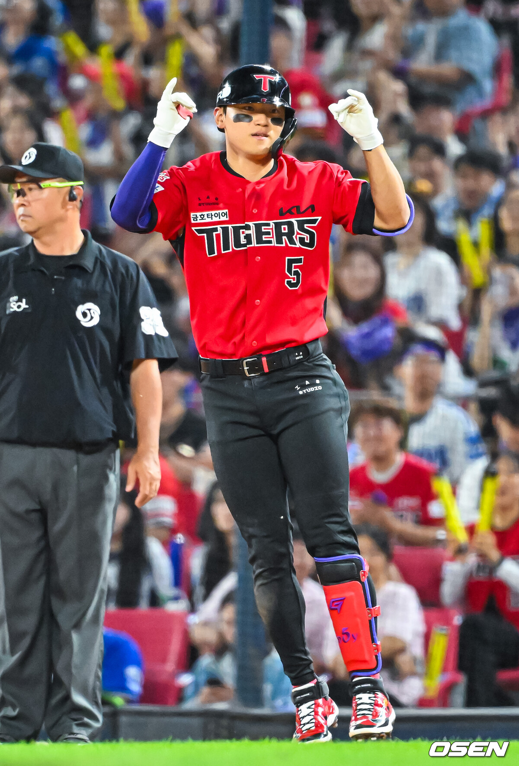 5일 광주-기아 챔피언스필드에서 2026 신한 SOL KBO 리그 KIA 타이거즈와 삼성 라이온즈의 경기가 열렸다.이날 KIA는 올러, 삼성은 오러클린을 선발로 내세웠다.7회말 1사 주자 2루 KIA 김도영이 우익수 앞 1타점 적시타를 때린 후 1루에서 기뻐하고 있다. 2026.06.05 / rumi@osen.co.kr