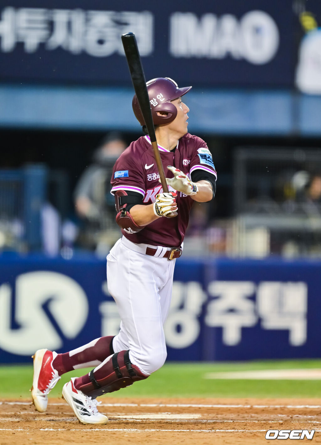 5일 서울 잠실야구장에서 ‘2026 신한 SOL Bank KBO리그’ 두산 베어스와 키움 히어로즈의 경기가 열렸다.이날 홈팀 두산은 최승용을, 방문팀 키움은 하영민을 선발로 내세웠다.5회초 2사 2루 키움 서건창이 동점 1타점 적시타를 날리고 있다.     2026.06.05 / soul1014@osen.co.kr