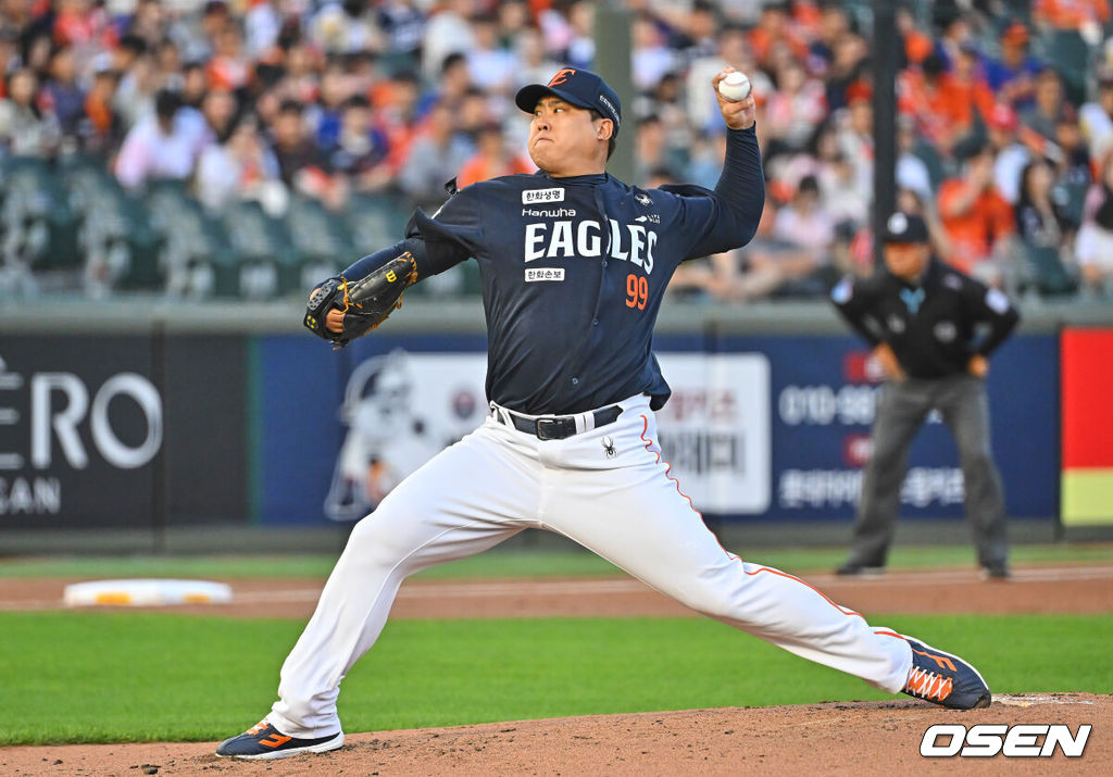 5일 부산 사직야구장에서 2026 신한 SOL KBO 리그 롯데 자이언츠와 한화 이글스의 경기가 열렸다. 홈팀 롯데는 로드리게스가, 방문팀 한화는 류현진이 선발 출전했다.한화 이글스 선발 투수 류현진이 역투하고 있다. 2026.06.05 / foto0307@osen.co.kr