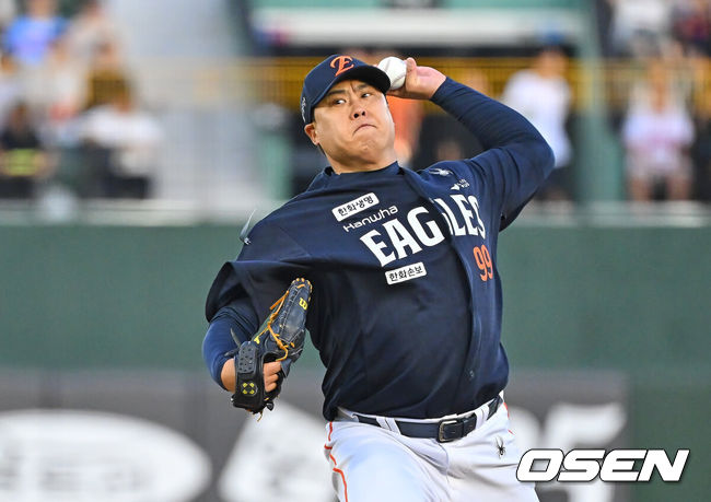 [OSEN=부산, 이석우 기자] 5일 부산 사직야구장에서 2026 신한 SOL KBO 리그 롯데 자이언츠와 한화 이글스의 경기가 열렸다. 홈팀 롯데는 로드리게스가, 방문팀 한화는 류현진이 선발 출전했다.한화 이글스 선발 투수 류현진이 역투하고 있다. 2026.06.05 / foto0307@osen.co.kr