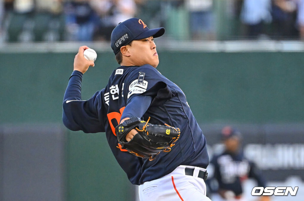 5일 부산 사직야구장에서 2026 신한 SOL KBO 리그 롯데 자이언츠와 한화 이글스의 경기가 열렸다. 홈팀 롯데는 로드리게스가, 방문팀 한화는 류현진이 선발 출전했다.한화 이글스 선발 투수 류현진이 역투하고 있다. 2026.06.05 / foto0307@osen.co.kr