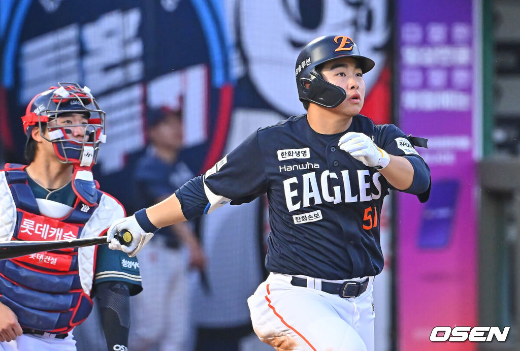 5일 부산 사직야구장에서 2026 신한 SOL KBO 리그 롯데 자이언츠와 한화 이글스의 경기가 열렸다. 홈팀 롯데는 로드리게스가, 방문팀 한화는 류현진이 선발 출전했다.한화 이글스 문현빈이 3회초 2사 1루 우익수 오른쪽 1타점 3루타를 치고 있다. 2026.06.05 / foto0307@osen.co.kr
