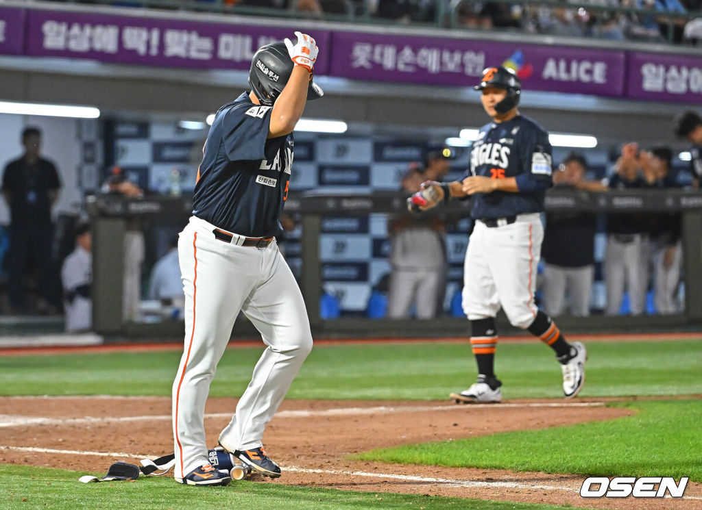 5일 부산 사직야구장에서 2026 신한 SOL KBO 리그 롯데 자이언츠와 한화 이글스의 경기가 열렸다. 홈팀 롯데는 로드리게스가, 방문팀 한화는 류현진이 선발 출전했다.한화 이글스 강백호가 6회초 2사 만루 밀어내기 볼넷으로 진루하고 있다. 2026.06.05 / foto0307@osen.co.kr