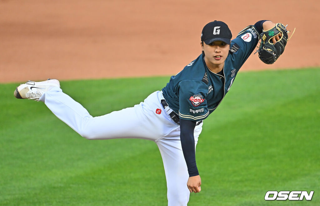 6일 부산 사직야구장에서 2026 신한 SOL KBO 리그 롯데 자이언츠와 한화 이글스의 경기가 열렸다. 홈팀 롯데는 이민석이, 방문팀 한화는 에르난데스가 선발 출전했다.롯데 자이언츠 박정민이 역투하고 있다. 2026.06.06 / foto0307@osen.co.kr