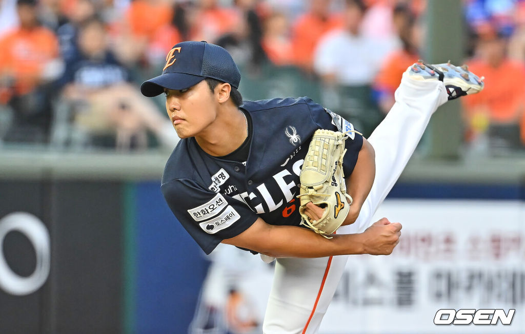 6일 부산 사직야구장에서 2026 신한 SOL KBO 리그 롯데 자이언츠와 한화 이글스의 경기가 열렸다. 홈팀 롯데는 이민석이, 방문팀 한화는 에르난데스가 선발 출전했다.한화 이글스 정우주가 역투하고 있다. 2026.06.06 / foto0307@osen.co.kr