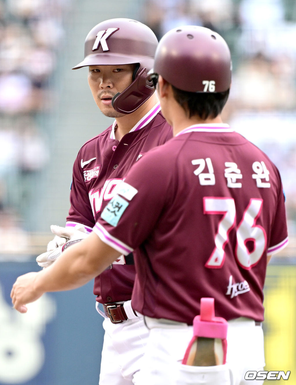 7일 서울 잠실야구장에서 ‘2026 신한 SOL Bank KBO리그’ 두산 베어스와 키움 히어로즈의 경기가 열렸다.홈팀 두산은 웨스 벤자민, 방문팀 키움은 라울 알칸타라를 선발로 내세웠다.1회초 1사 3루 상황 키움 히우라가 선제 1타점 적시타를 날리고 1루에 안착해 기뻐하고 있다. 2026.06.07 / dreamer@osen.co.kr