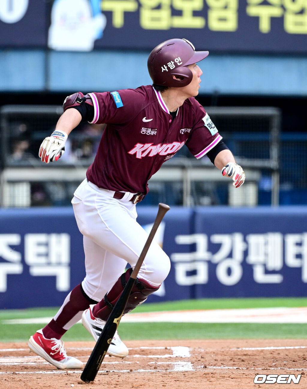 7일 서울 잠실야구장에서 ‘2026 신한 SOL Bank KBO리그’ 두산 베어스와 키움 히어로즈의 경기가 열렸다.홈팀 두산은 웨스 벤자민, 방문팀 키움은 라울 알칸타라를 선발로 내세웠다.6회초 2사 주자없는 상황 키움 서건창이 안타를 날리고 있다. 2026.06.07 / dreamer@osen.co.kr