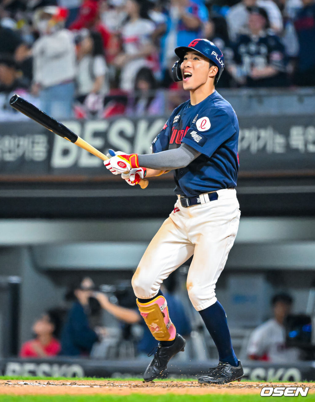 3일 광주-기아 챔피언스필드에서 2026 신한 SOL KBO 리그 KIA 타이거즈와 롯데 자이언츠의 경기가 열렸다.이날 KIA는 황동하, 롯데는 김진욱을 선발로 내세웠다.9회초 1사 주자 1루 롯데 김동혁이 파울 타구를 때린 후 타구를 바라보고 있다. 2026.06.03 / rumi@osen.co.kr