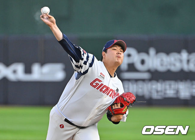 [OSEN=부산, 이석우 기자] 9일 부산 사직야구장에서 2026 신한 SOL KBO 리그 롯데 자이언츠와 두산 베어스의 경기가 열렸다. 홈팀 롯데는 나균안이, 방문팀 두산은 곽빈이 선발 출전했다.롯데 자이언츠 선발 투수 나균안이 역투하고 있다. 2026.06.09 / foto0307@osen.co.kr