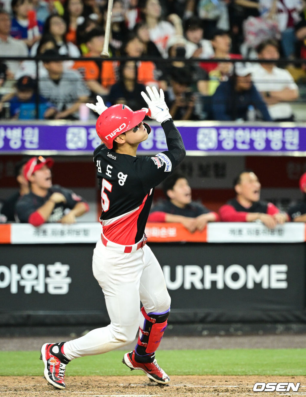 9일 오후 대전한화생명볼파크에서 2026 신한 SOL KBO리그 한화 이글스와 KIA 타이거즈의 경기가 열렸다.이날 한화는 왕옌청을 KIA는 황동하를 선발로 내세웠다.4회초 2사 1,2루에서 KIA 김도영이 달아나는 좌중월 3점 홈런을 날리고 있다. 2026.06.09 /cej@osen.co.kr