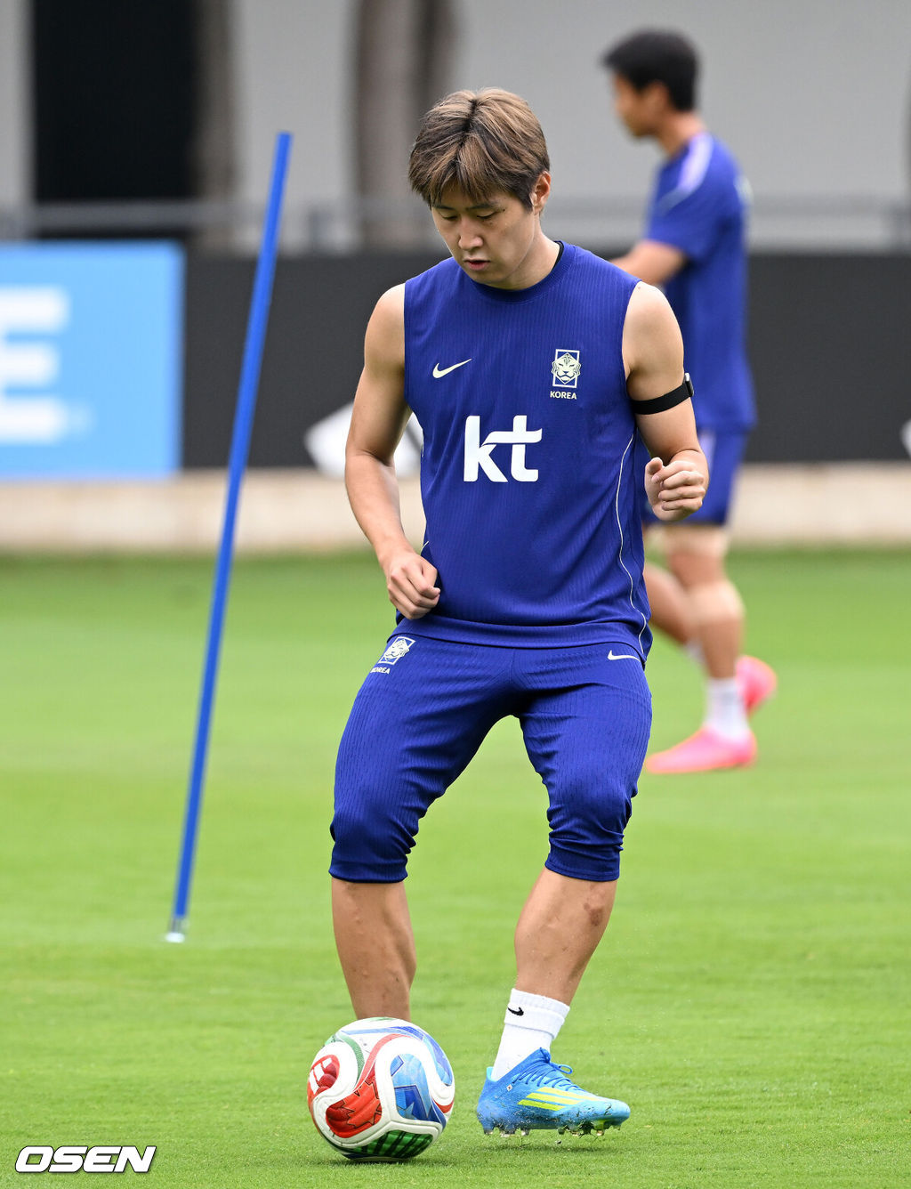 2026 북중미 월드컵에 참가하는 한국 축구국가대표팀이 9일(한국시각) 멕시코 과달라하라 인근 사포판의 치바스 베르데 바예에서 훈련을 진행했다.한국은 과달라하라에서 체코와 멕시코를 차례로 상대한 뒤 조별리그 마지막 경기를 치른다.이강인이 훈련을 하고 있다. 2026.06.09 /sunday@osen.co.kr