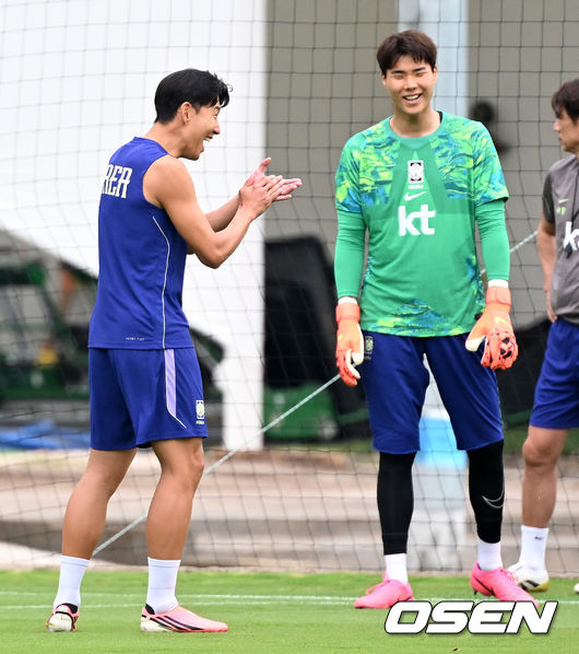 훈련 시작부터 웃음꽃