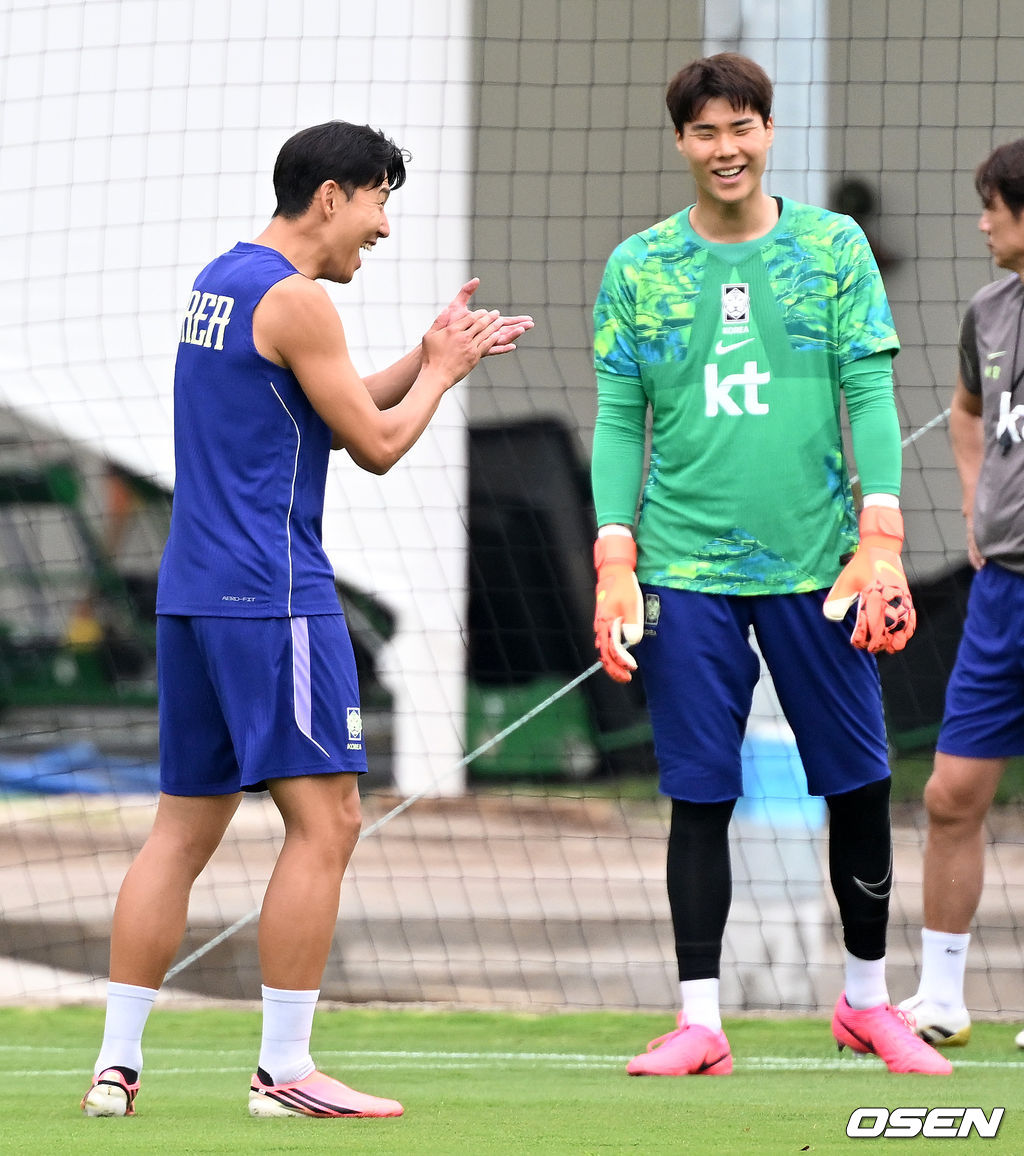 훈련 시작부터 웃음꽃