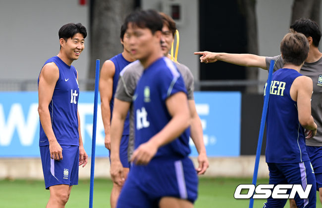 이강인 향해 다정한 미소