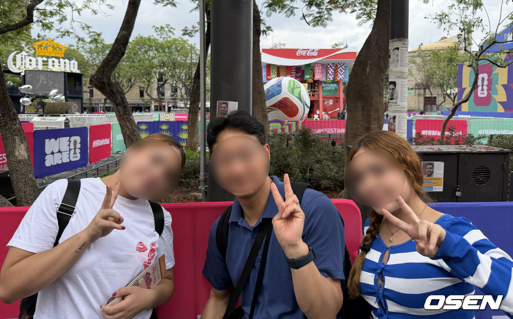 '한국인'에 대한 호감도가 높았다...전세계를 강타한 K-컬처 덕분에 유명인이 된듯한 체험을 했다