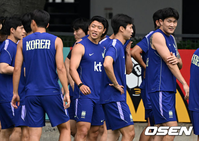 [OSEN=사포판(멕시코), 이대선 기자] 2026 북중미 월드컵에 참가하는 한국 축구국가대표팀이 9일(한국시각) 멕시코 과달라하라 인근 사포판의 치바스 베르데 바예에서 훈련을 진행했다.한국은 과달라하라에서 체코와 멕시코를 차례로 상대한 뒤 조별리그 마지막 경기를 치른다.대표팀 선수들이 훈련을 하고 있다. 2026.06.09 /sunday@osen.co.kr