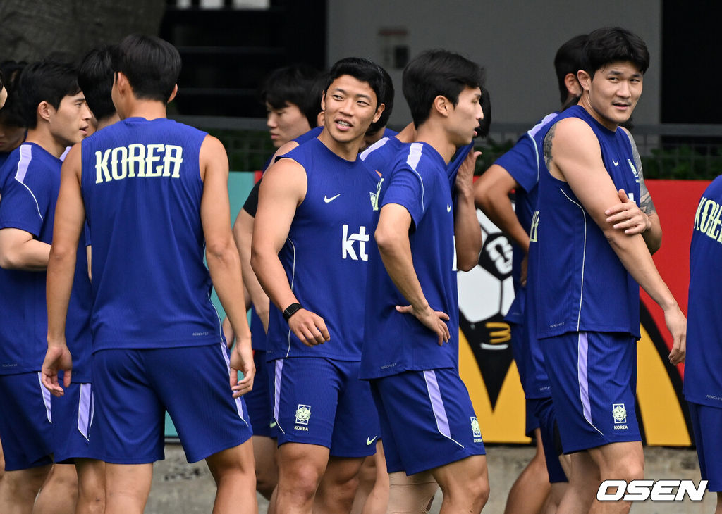 2026 북중미 월드컵에 참가하는 한국 축구국가대표팀이 9일(한국시각) 멕시코 과달라하라 인근 사포판의 치바스 베르데 바예에서 훈련을 진행했다.한국은 과달라하라에서 체코와 멕시코를 차례로 상대한 뒤 조별리그 마지막 경기를 치른다.대표팀 선수들이 훈련을 하고 있다. 2026.06.09 /sunday@osen.co.kr