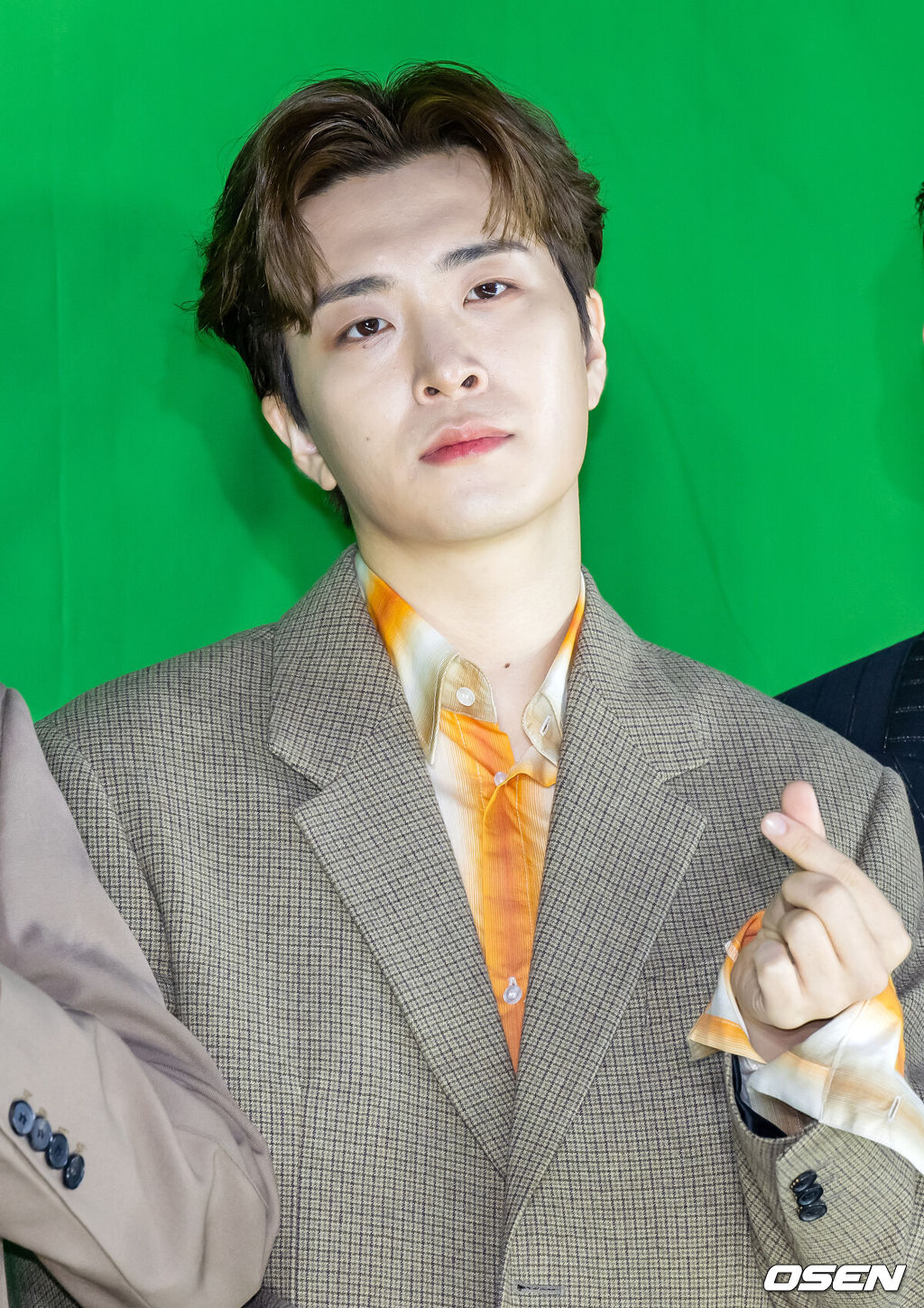 23일 오후 서울 강남구 보코호텔에서 그룹 갓세븐(GOT7 - 마크, JAY B, 잭슨, 박진영, 영재, 뱀뱀, 유겸) 새 미니앨범 'GOT7' 발매 기념 기자간담회가 열렸다.갓세븐 영재가 무대 위에서 포토타임을 갖고 있다. 2022.05.23 /rumi@osen.co.kr