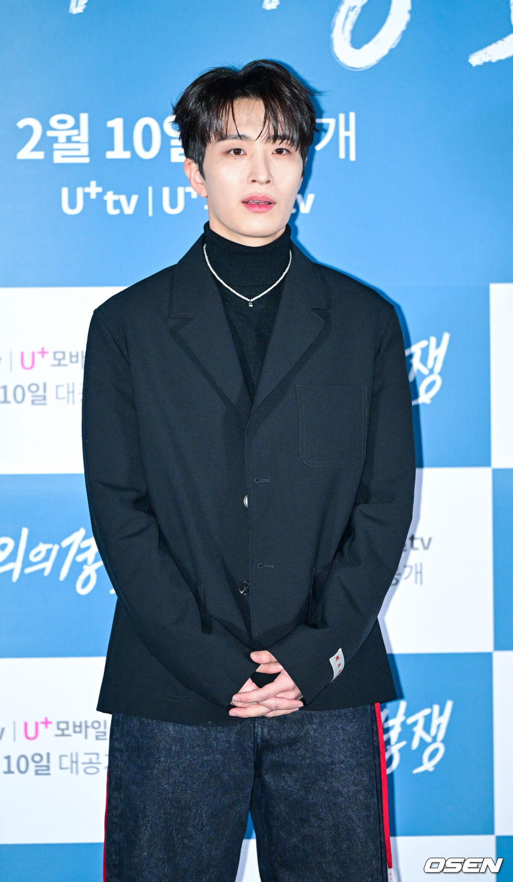6일 오후 서울 용산 CGV에서 STUDIO X+U 드라마 ‘선의의 경쟁’ 언론시사회가 열렸다.‘선의의 경쟁’은 살벌한 입시 경쟁이 벌어지는 대한민국 상위 1% 채화여고에 전학 온 '슬기'에게 각자의 욕망을 드러내는 친구들, 그리고 수능 출제 위원이었던 아버지의 의문사를 둘러싼 미스터리 걸스릴러다.갓세븐 영재가 포토타임을 하고 있다. 2025.02.06 / dreamer@osen.co.kr