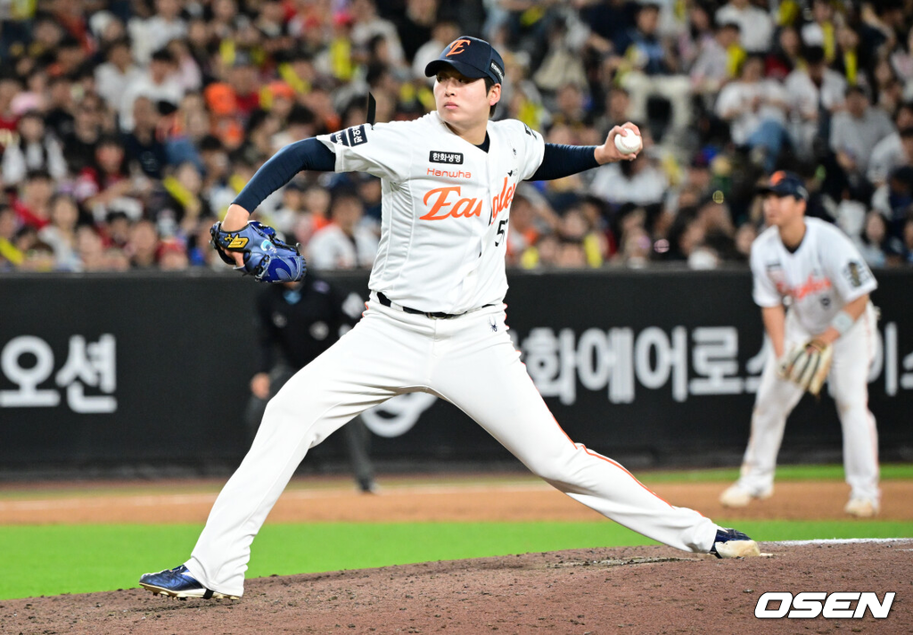 9일 오후 대전한화생명볼파크에서 2026 신한 SOL KBO리그 한화 이글스와 KIA 타이거즈의 경기가 열렸다.이날 한화는 왕옌청을 KIA는 황동하를 선발로 내세웠다.7회초 한화 조동욱이 역투하고 있다. 2026.06.09 /cej@osen.co.kr