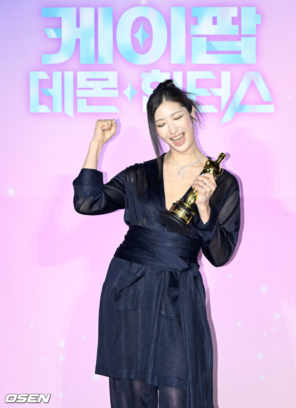 넷플릭스 ‘케이팝 데몬 헌터스’ 아카데미 수상 기념 간담회가 1일 서울 용산구 CGV용산아이파크몰에서 열렸다.이날 기자간담회에는 매기 강 감독, 크리스 애플한스 감독, 이재, IDO(이유한, 곽중규, 남희동)가 참석했다.가수 이재가 포즈를 취하고 있다. 2026.04.01 /cej@osen.co.kr