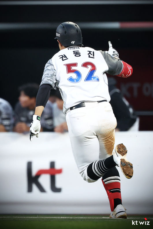 KT 위즈 제공