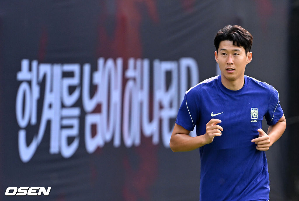 2026 북중미 월드컵에 참가하는 대한민국 축구국가대표팀이 11일(한국시각) 멕시코 과달라하라 인근 사포판의 치바스 베르데 바예에서 훈련을 진행했다.대한민국 월드컵대표팀은 오는 12일 오전 11시(한국시각) 체코와 2026년 북중미 월드컵 조별리그 A조 1차전을 펼친다.손흥민이 훈련을 하고 있다. 2026.06.11 /sunday@osen.co.kr