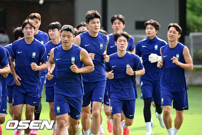 [OSEN=사포판(멕시코), 이대선 기자] 2026 북중미 월드컵에 참가하는 대한민국 축구국가대표팀이 11일(한국시각) 멕시코 과달라하라 인근 사포판의 치바스 베르데 바예에서 훈련을 진행했다.대한민국 월드컵대표팀은 오는 12일 오전 11시(한국시각) 체코와 2026년 북중미 월드컵 조별리그 A조 1차전을 펼친다.선수들이 훈련을 하고 있다. 2026.06.11 /sunday@osen.co.kr