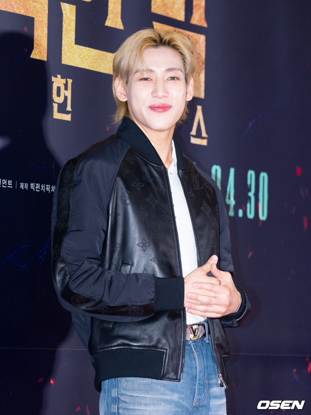 21일 서울 잠실 롯데월드타워 롯데시네마에서 영화 '거룩한 밤: 데몬 헌터스'(감독 임대희) VIP 시사회 포토월 행사가 진행됐다.'거룩한 밤: 데몬 헌터스'는 악을 숭배하는 집단에 의해 혼란에 빠진 도시, 특별한 능력을 갖춘 어둠의 해결사 '거룩한 밤' 팀 바우(마동석), 샤론(서현), 김군(이다윗)이 악의 무리를 처단하는 오컬트 액션이다.가수 뱀뱀이 포즈를 취하고 있다. 2025.04.21 / ksl0919@osen.co.kr
