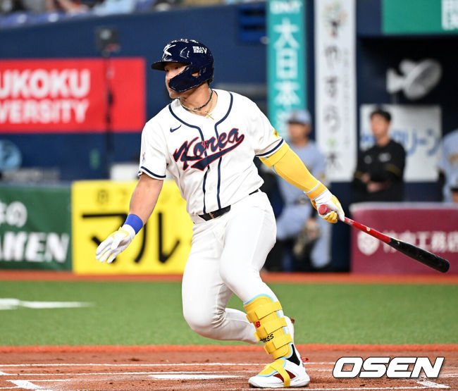 [OSEN=오사카(일본), 손용호 기자] 2일 일본 오사카 교세라돔에서 월드베이스볼클래식(WBC) 공식 연습 경기 한국 야구 대표팀과 한신 타이거스의 경기가 열렸다.우리 대표팀은 3일 같은 장소에서 오릭스 버펄로스와 연습 경기 2차전을 치른 뒤 5일 일본 도쿄돔에서 체코와 WBC 조별리그 1차전에서 격돌한다.1회초 2사 1,2루에서 한국 안현민이 적시 2루타를 치고 있다. 2026.03.02 /spjj@osen.co.kr