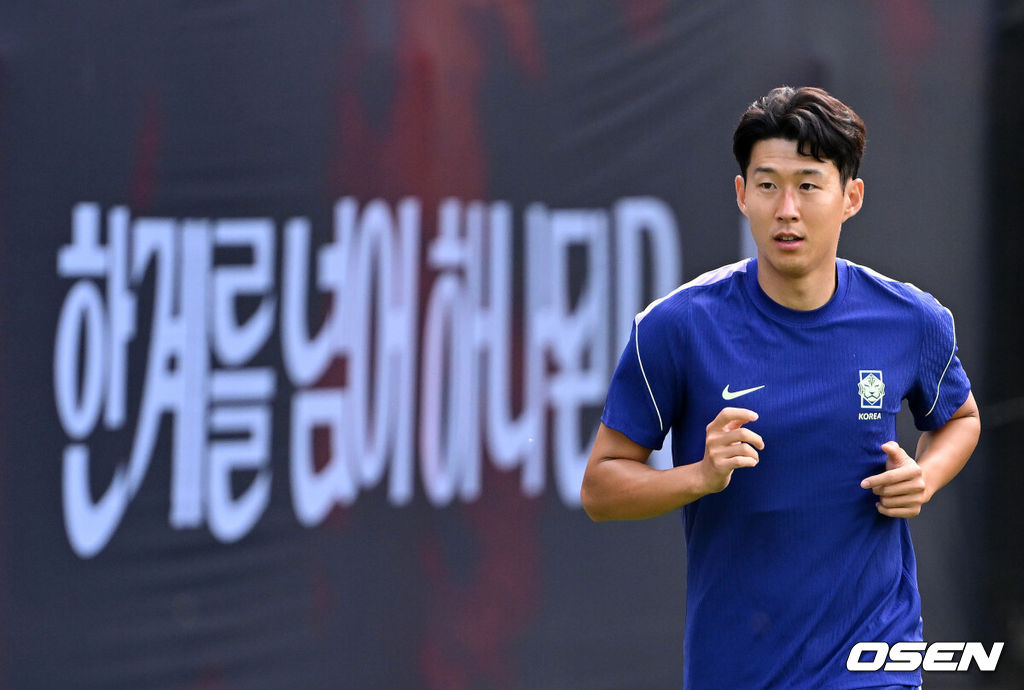 2026 북중미 월드컵에 참가하는 대한민국 축구국가대표팀이 11일(한국시각) 멕시코 과달라하라 인근 사포판의 치바스 베르데 바예에서 훈련을 진행했다.대한민국 월드컵대표팀은 오는 12일 오전 11시(한국시각) 체코와 2026년 북중미 월드컵 조별리그 A조 1차전을 펼친다.손흥민이 훈련을 하고 있다. 2026.06.11 /sunday@osen.co.kr