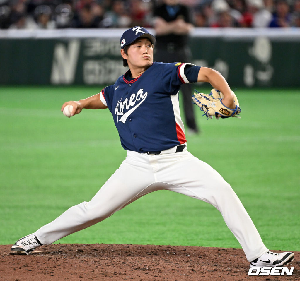 9일 일본 도쿄돔에서 월드베이스볼클래식(WBC) 조별리그 C조 한국과 호주의 경기가 열렸다.C조는 일본이 3승으로 조 1위를 확정, 8강에 진출했다. 호주가 2승 1패, 대만이 2승 2패, 한국이 1승 2패, 체코는 3패다.한국 WBC 대표팀이 8강에 진출하려면 호주에 2점 이하로 실점하면서 5점 차 이상으로 승리해야만 한다.8회말 무사에서 한국 김택연이 역투하고 있다. 2026.03.09 /spjj@osen.co.kr