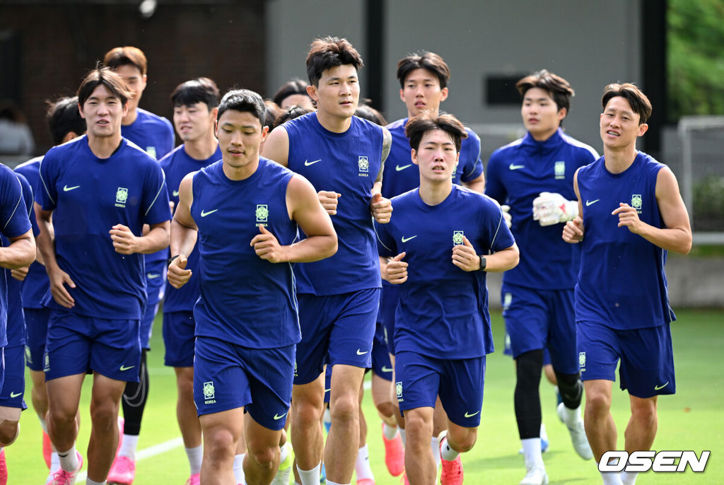 2026 북중미 월드컵에 참가하는 대한민국 축구국가대표팀이 11일(한국시각) 멕시코 과달라하라 인근 사포판의 치바스 베르데 바예에서 훈련을 진행했다.대한민국 월드컵대표팀은 오는 12일 오전 11시(한국시각) 체코와 2026년 북중미 월드컵 조별리그 A조 1차전을 펼친다.선수들이 훈련을 하고 있다. 2026.06.11 /sunday@osen.co.kr