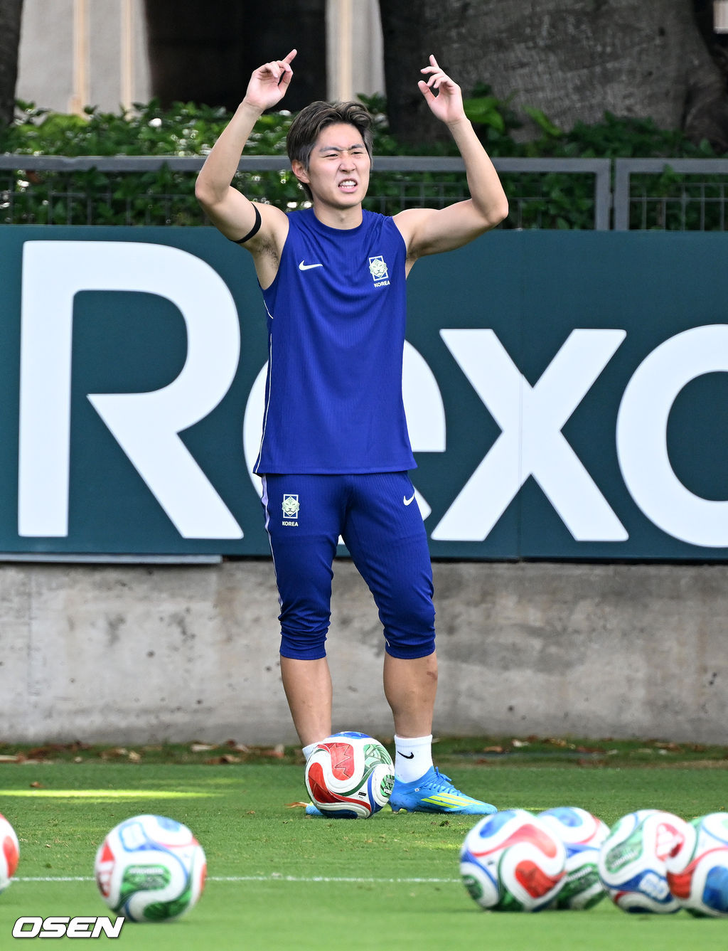 2026 북중미 월드컵에 참가하는 대한민국 축구국가대표팀이 11일(한국시각) 멕시코 과달라하라 인근 사포판의 치바스 베르데 바예에서 훈련을 진행했다.대한민국 월드컵대표팀은 오는 12일 오전 11시(한국시각) 체코와 2026년 북중미 월드컵 조별리그 A조 1차전을 펼친다.이강인이 훈련을 하고 있다. 2026.06.11 /sunday@osen.co.kr