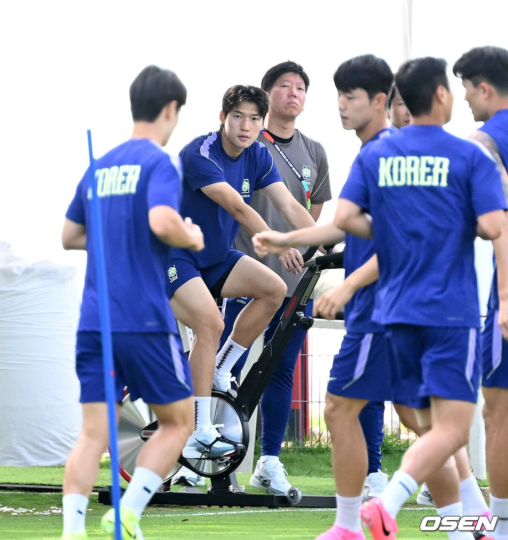 형들의 훈련 바라보며 묵묵히 사이클 훈련하는 배준호