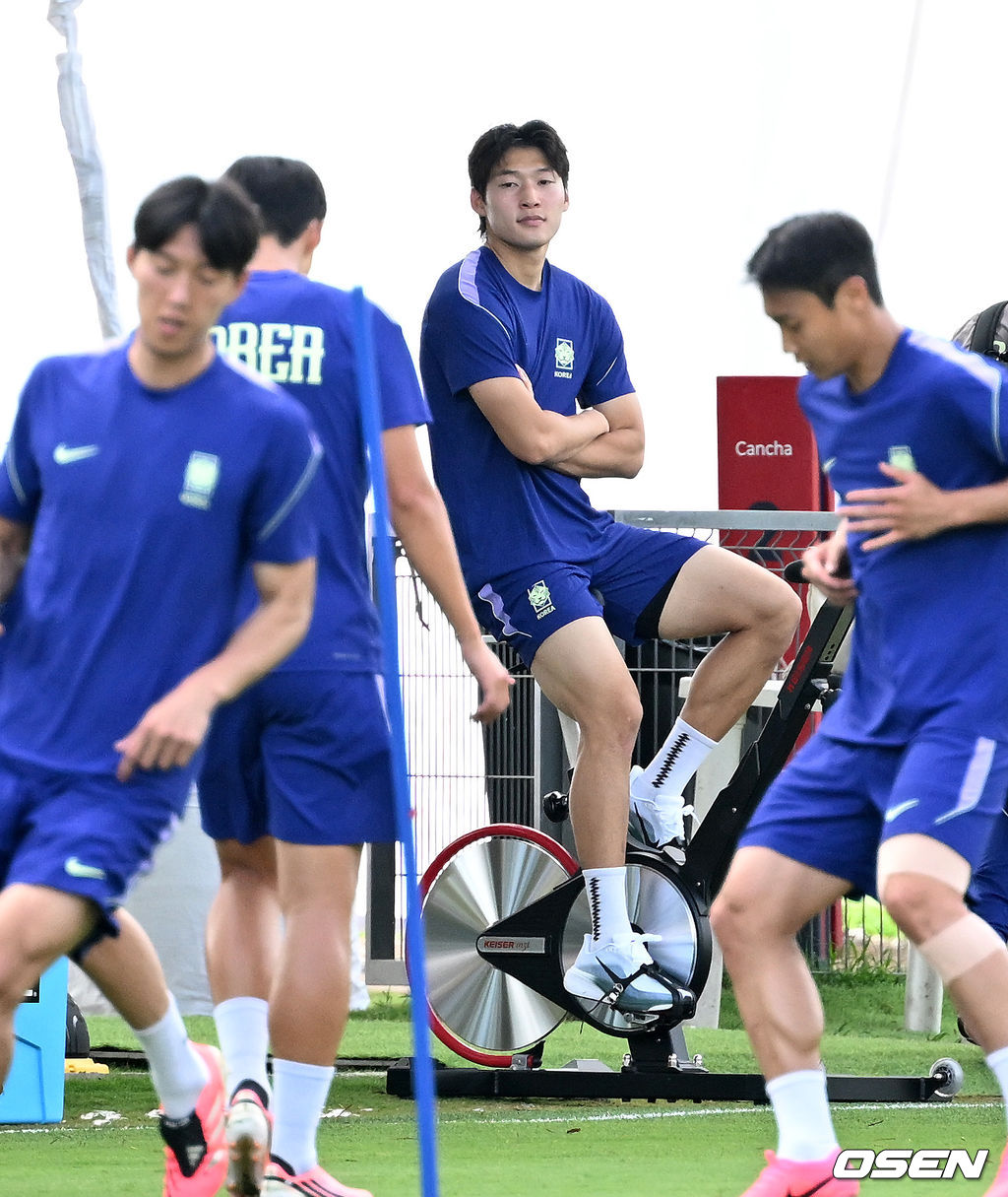 덤덤한 표정으로 구슬땀 흘리는 배준호