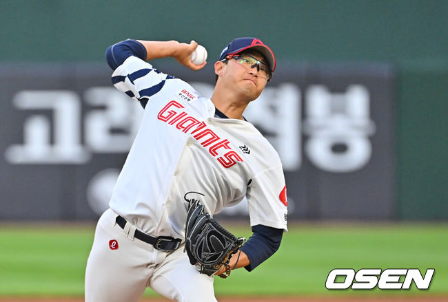 [OSEN=부산, 이석우 기자] 11일 부산 사직야구장에서 2026 신한 SOL KBO 리그 롯데 자이언츠와 두산 베어스의 경기가 열렸다. 홈팀 롯데는 박세웅이, 방문팀 두산은 타카다가 선발 출전했다.롯데 자이언츠 선발 투수 박세웅이 역투하고 있다. 2026.06.11 / foto0307@osen.co.kr