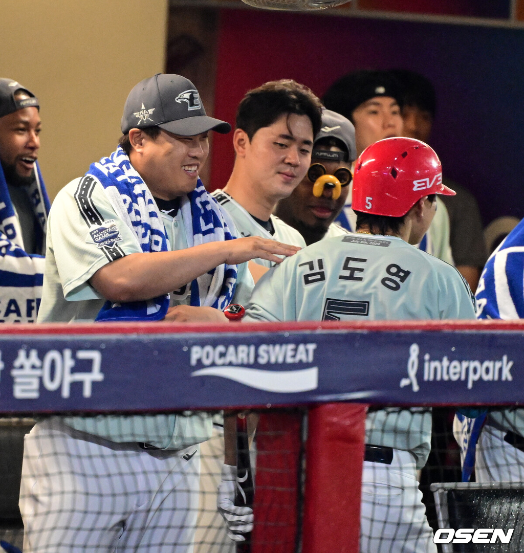 2024 올스타전에 참가한 류현진과 김도영./OSEN DB