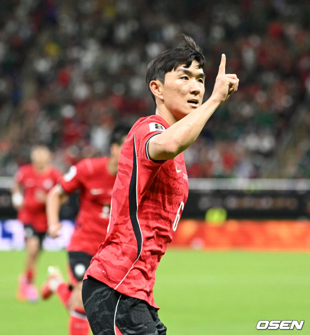  12일 (한국시간) 멕시코 에스타디오 과달라하라에서 2026 국제축구연맹(FIFA) 북중미 월드컵 A조 조별리그 1차전 대한민국과 체코의 경기가 열렸다.대표팀은 체코전을 시작으로 19일 개최국 멕시코와 같은 장소에서 격돌한 뒤, 25일 몬테레이 BBVA 스타디움에서 남아프리카공화국과 최종전을 치른다.후반 황인범이 동점골을 넣고 기뻐하고 있다.2026.06.12 /sunday@osen.co.kr