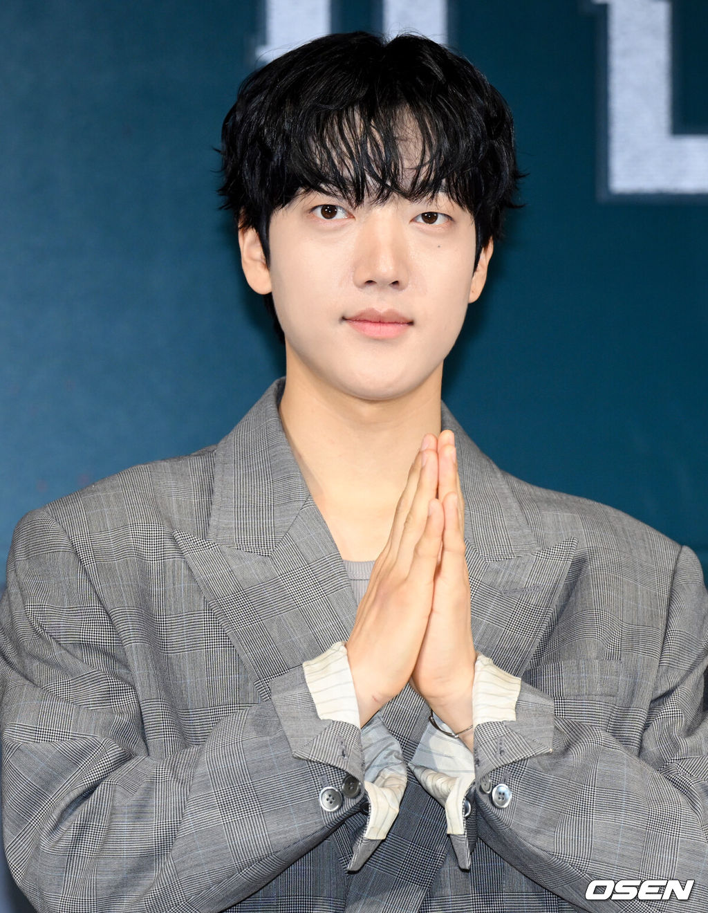 넷플릭스 시리즈 '기리고' 하이라이트 시사 및 기자간담회가 2일 서울 용산구 CGV 용산아이파크몰에서 열렸다.‘기리고’는 소원을 이뤄주는 어플리케이션 ‘기리고’의 저주로 인해 갑작스러운 죽음을 예고 받은 고등학생들이 그 저주를 피하기 위해 고군분투하는 이야기. 영 어덜트는 고등학교를 배경으로 학생들이 주인공인 장르다.배우 이효제가 포즈를 취하고 있다. 2026.04.21/cej@osen.co.kr