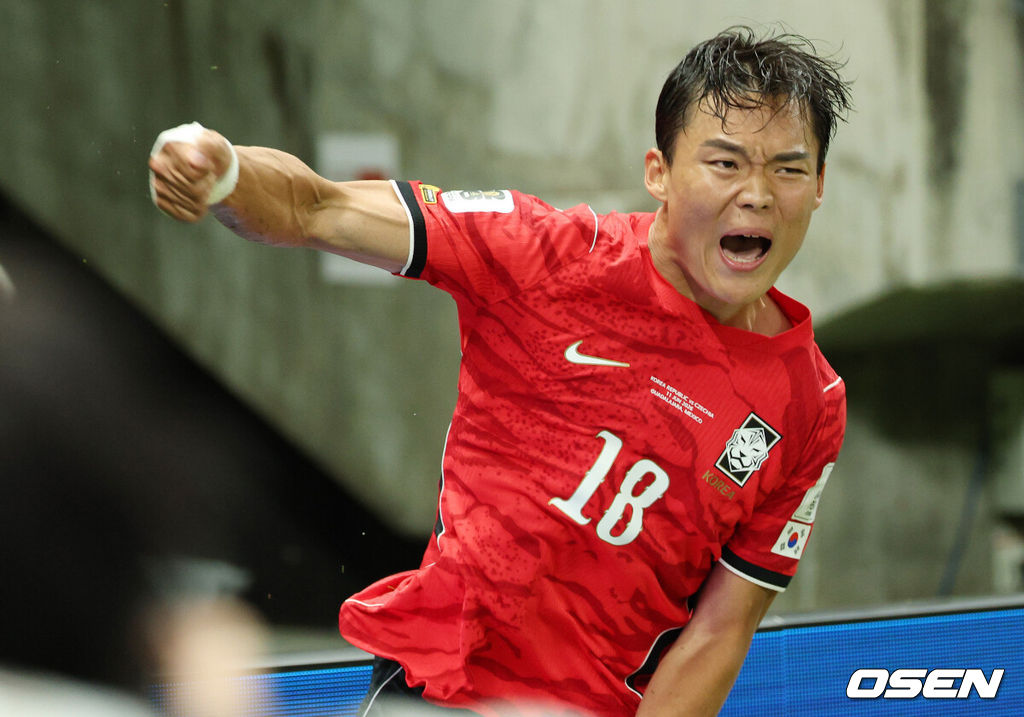  12일 (한국시간) 멕시코 에스타디오 과달라하라에서 2026 국제축구연맹(FIFA) 북중미 월드컵 A조 조별리그 1차전 대한민국과 체코의 경기가 열렸다.대표팀은 체코전을 시작으로 19일 개최국 멕시코와 같은 장소에서 격돌한 뒤, 25일 몬테레이 BBVA 스타디움에서 남아프리카공화국과 최종전을 치른다.후반 오현규가 역전골을 넣고 기뻐하고 있다.2026.06.12 /sunday@osen.co.kr